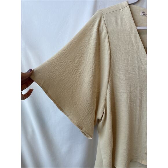 89th & Madison NWT Women's L Chic Cream Button Front Flutter Sleeve Hi Lo Blouse - Picture 3 of 10